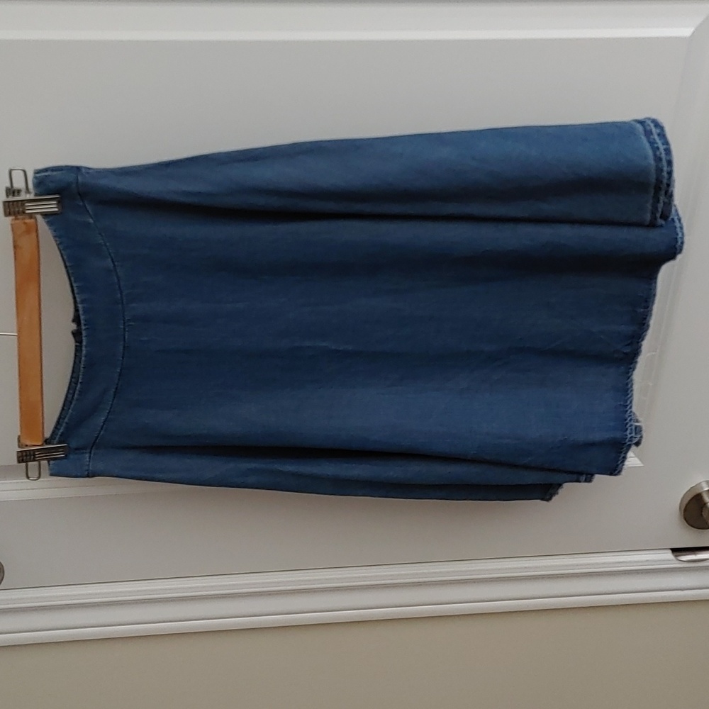 Tina Jo 100% Tencell Denim Look Soft Flowy Skirt (Labelled S but fits XS)